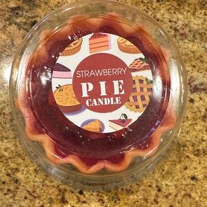 NWT🍓Strawberry Pie Candle - Red - 3 Ounces